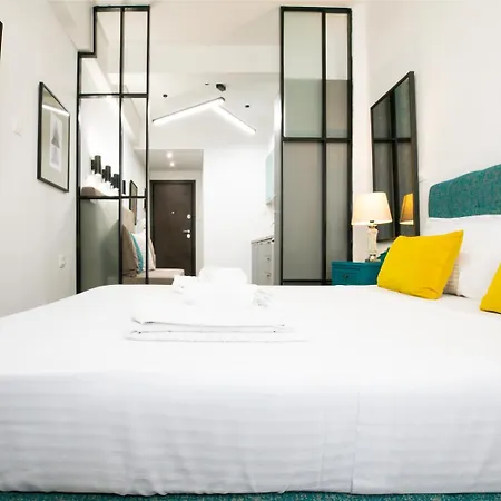 Vibrant Close To Panepistimio Metro-zaloggou Str *